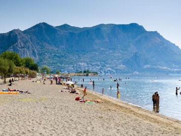 Omiš pješčana plaža
