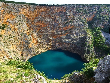 Imotski crveno jezero
